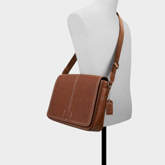 Aldo Wigoandd in Cognac - Messenger bag Cognac