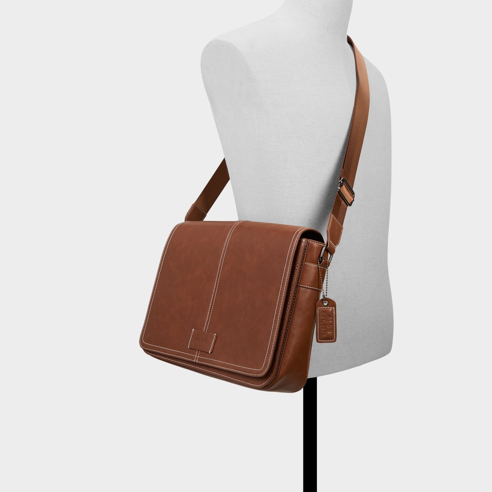 Aldo Wigoandd in Cognac - Messenger bag Cognac